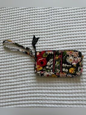 Vera Bradley Poppy Fields Quilted Wristlet Black Floral - 7x4.5”